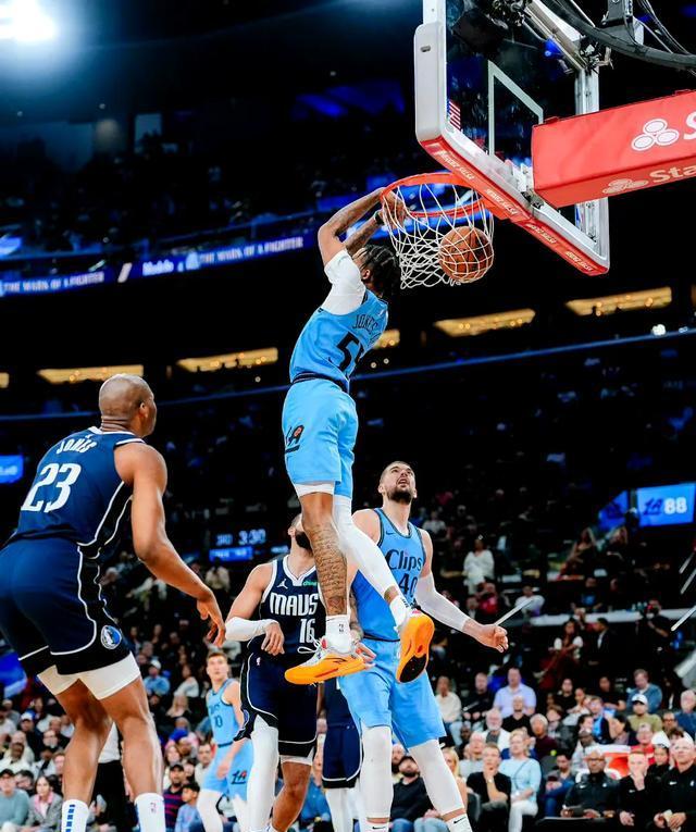 B体育体育竞技-关于独行侠队势不可挡，获得背靠背双杀的信息