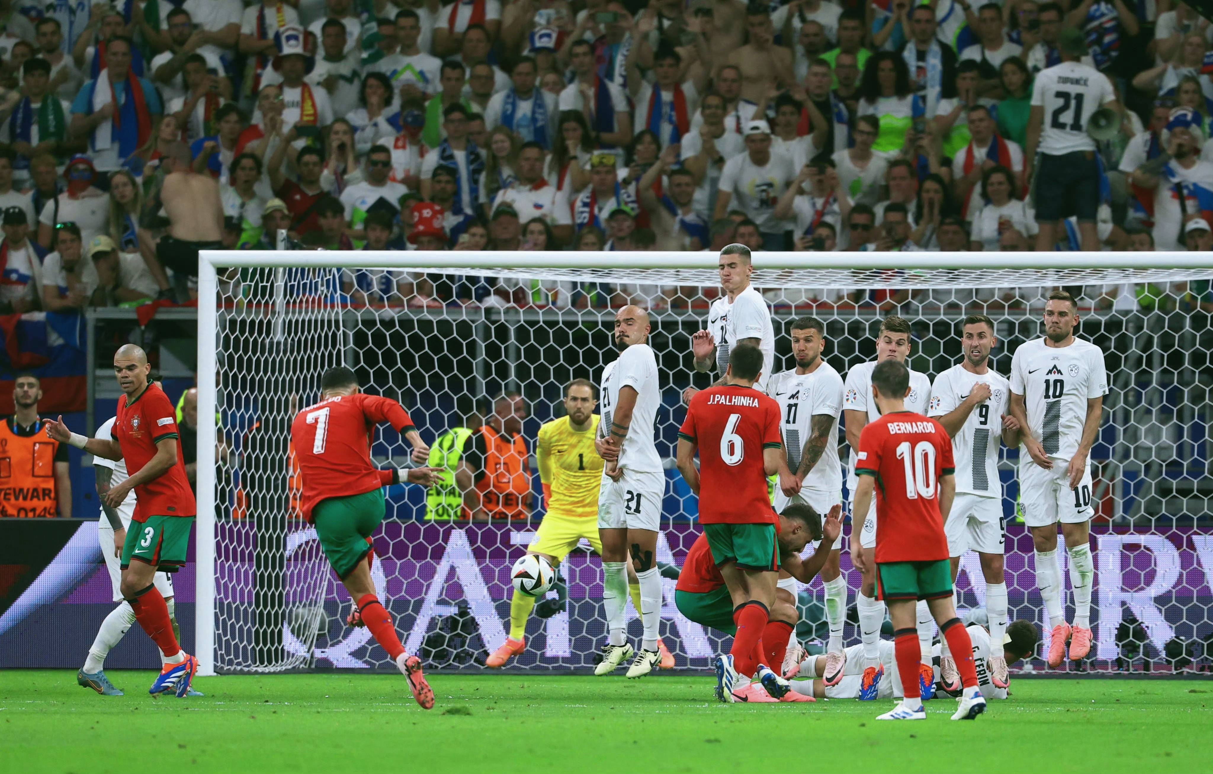 葡萄牙队力争战胜荷兰,晋级欧洲杯决赛 葡萄牙队力争战胜荷兰,晋级欧洲杯决赛