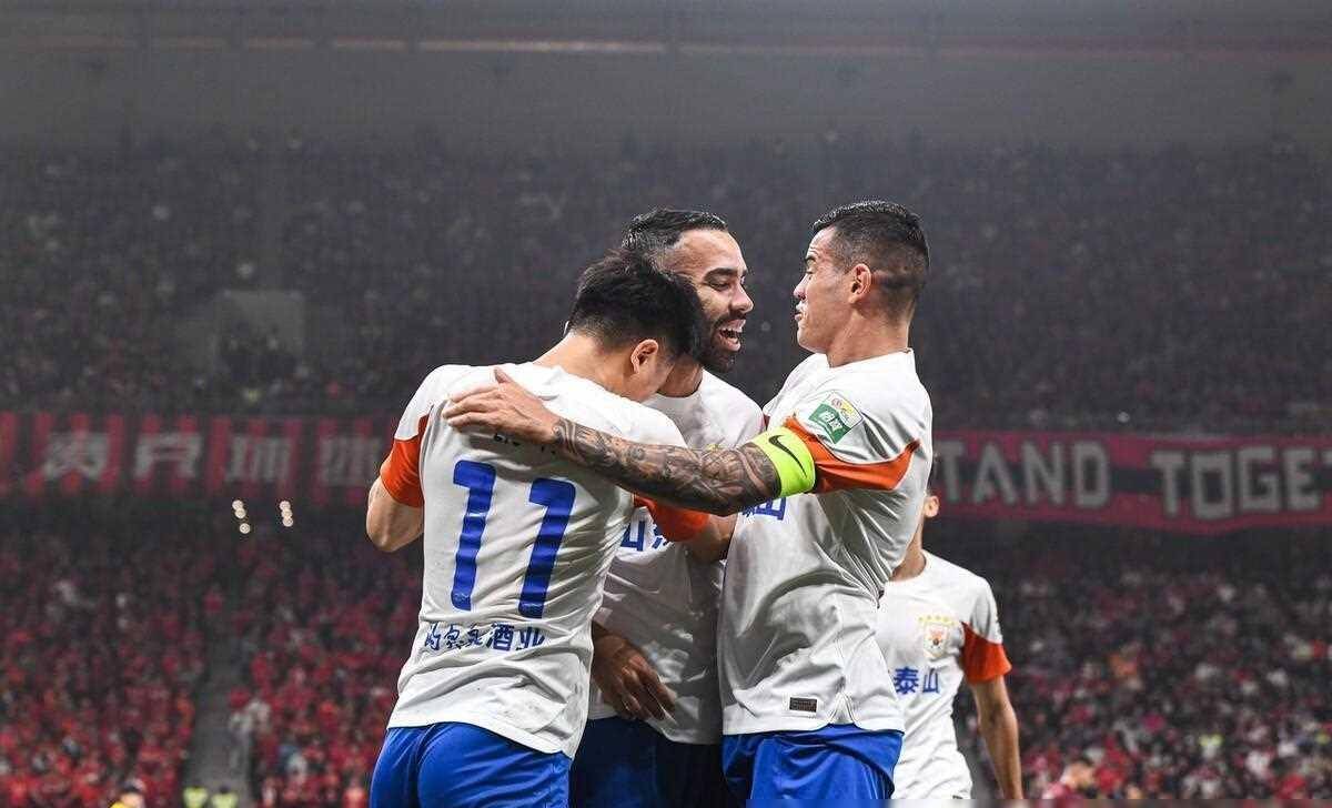 上港挑战鲁能,积分争夺激烈 上港挑战鲁能,积分争夺激烈