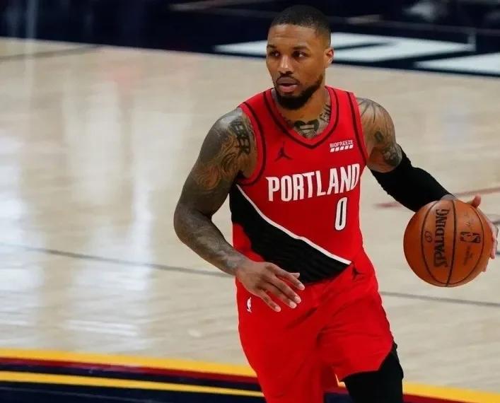 B体育体育入口-开拓者前锋利拉德在比赛中打出高效数据