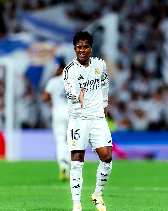 皇马大将伤愈复出,球队士气大振的简单介绍 皇马大将伤愈复出,球队士气大振的简单介绍