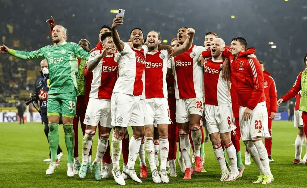 关于阿贾克斯梅开二度希望冲击欧联杯冠军的信息