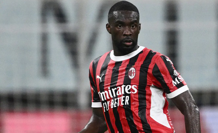 AC米兰后场年轻防线接连出现低级失误暴露问题，主教练急需调整阵容的简单介绍