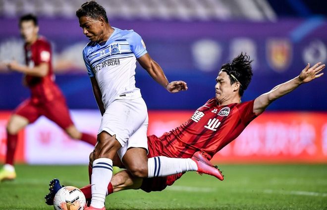 河南建业主场不敌对手，遭遇连续失球的简单介绍