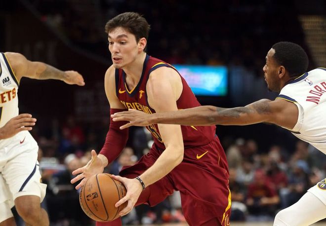 输球之后球队总结经验不懈努力 输球之后球队总结经验不懈努力