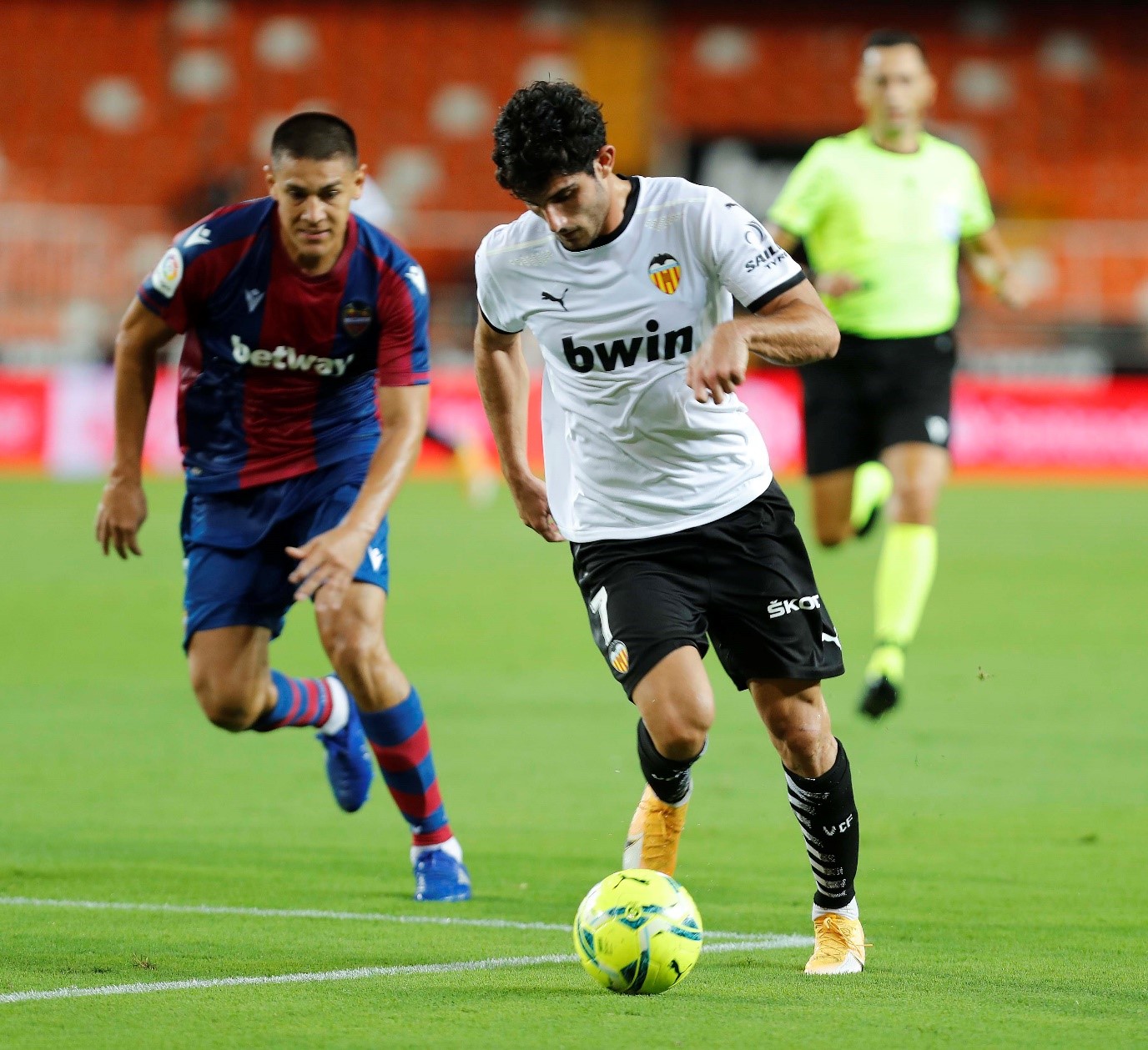 B体育体育平台-瓦伦西亚连胜，创造历史最佳战绩