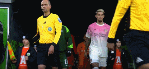 B体育体育网址-狼堡球员破门得分，迎来联赛首胜